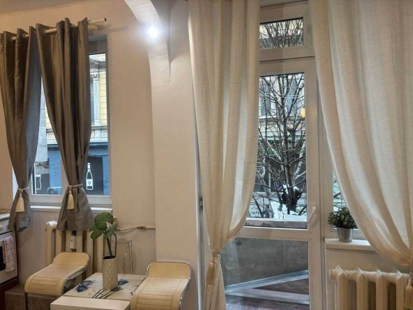 Дава се под наем Тристаен апартамент в София, Център - 67 кв.м за 500 € - Снимка #1