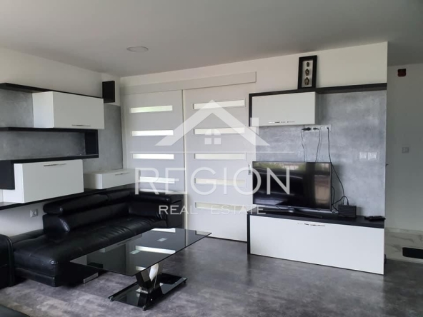 Дава се под наем Двустаен апартамент в Варна, Център - 65 кв.м за 612 € - Снимка #1