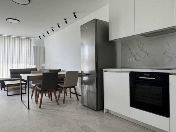 Дава се под наем Двустаен апартамент в София, Студентски град - 75 кв.м за 750 € - Снимка #1