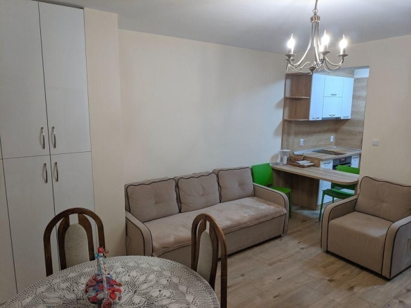 Дава се под наем Двустаен апартамент в Бургас, Славейков - 50 кв.м за 408 € - Снимка #1