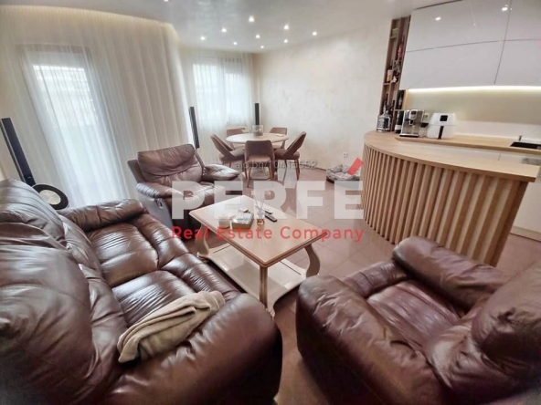 Тристаен апартамент в Бургас, Център - 114 кв.м за 3071 €/кв.м - Снимка #1