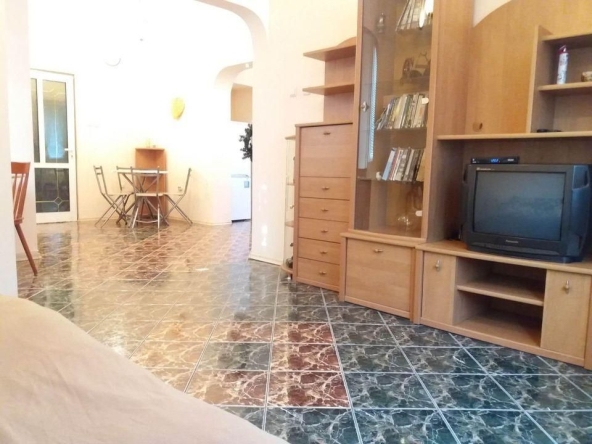 Дава се под наем Двустаен апартамент в София, Център - 80 кв.м за 575 € - Снимка #1