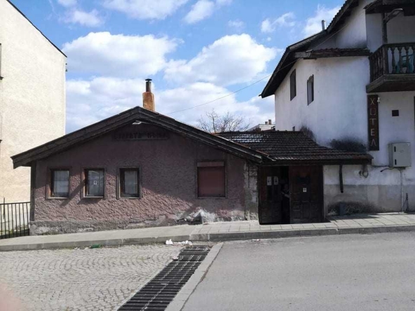 Хотел в Тополовград - 341 кв.м за 264 €/кв.м - Снимка #1