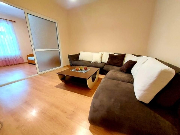 Дава се под наем Тристаен апартамент в Бургас, Братя Миладинови - 70 кв.м за 397.8 € - Снимка #1