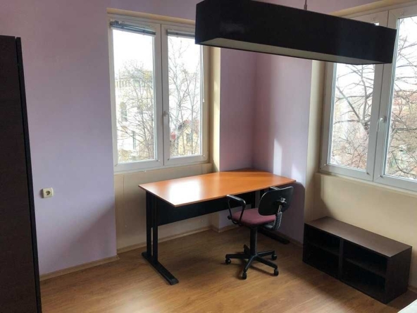 Дава се под наем Тристаен апартамент в София, Зона Б-18 - 90 кв.м за 600 € - Снимка #1