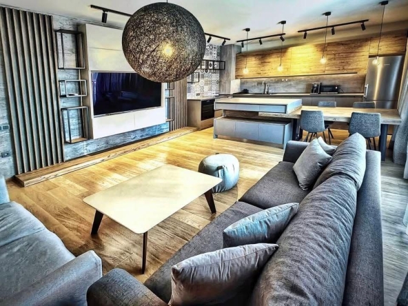 Дава се под наем Тристаен апартамент в Пловдив, Център - 126 кв.м за 997.05 € - Снимка #1