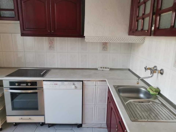 Дава се под наем Тристаен апартамент в София, Яворов - 94 кв.м за 373.83 € - Снимка #1
