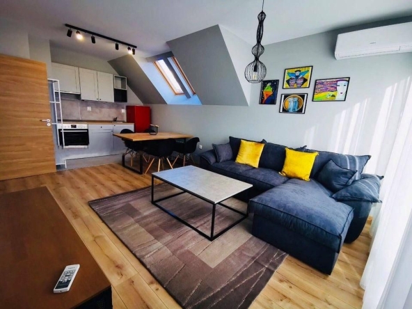Дава се под наем Двустаен апартамент в София, Банишора - 70 кв.м за 697.17 € - Снимка #1