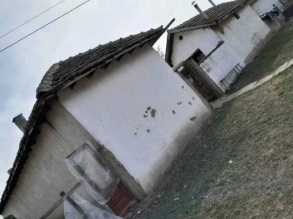 Къща в Кнежа - 800 кв.м за 16 €/кв.м - Снимка #1