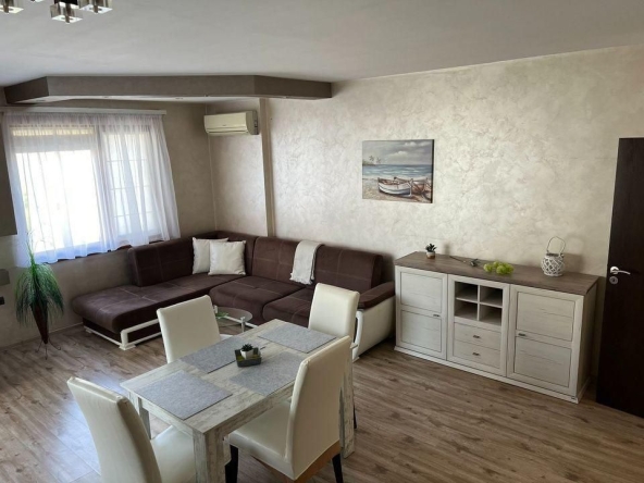 Дава се под наем Двустаен апартамент в Варна, Лятно кино Тракия - 78 кв.м за 648.21 € - Снимка #1