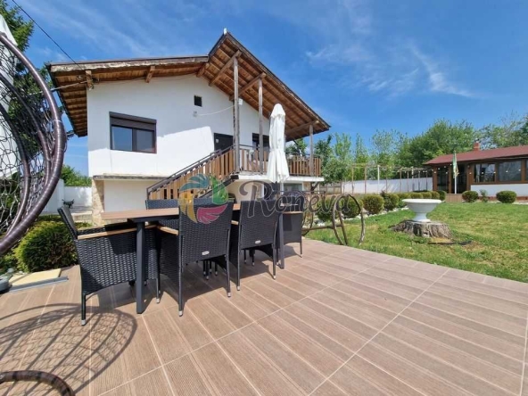 Къща в с. Ловчанци, Област Добрич - 180 кв.м за 652 €/кв.м - Снимка #1