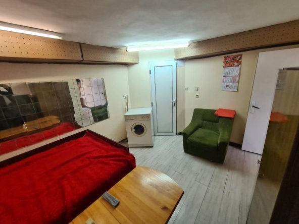 Дава се под наем Едностаен апартамент в Бургас, Център - 26 кв.м за 159.12 € - Снимка #1