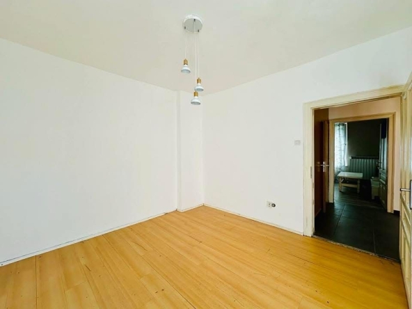 Дава се под наем Тристаен апартамент в София, Център - 86 кв.м за 797.64 € - Снимка #1