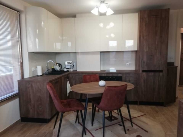 Дава се под наем Двустаен апартамент в Пловдив, Център - 60 кв.м за 325 € - Снимка #1