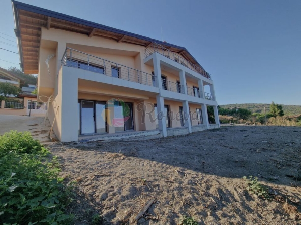 Къща в с. Рогачево, Област Добрич - 350 кв.м за 408 €/кв.м - Снимка #1