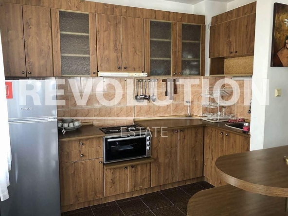 Дава се под наем Тристаен апартамент в Варна, Бриз - 110 кв.м за 500 € - Снимка #1