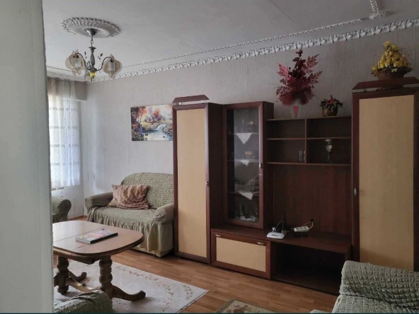 Дава се под наем Тристаен апартамент в Хасково, Дружба 1 - 82 кв.м за 178.5 € - Снимка #1