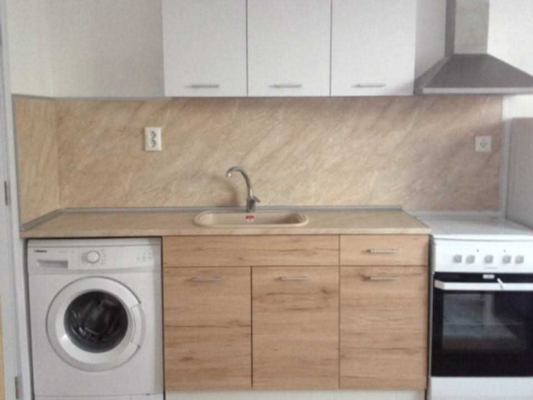 Дава се под наем Едностаен апартамент в Ямбол, Златен рог - 42 кв.м за 255 € - Снимка #1