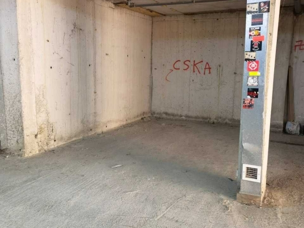 Дава се под наем Гараж / Паркомясто в Русе, Дружба 1 - 16 кв.м за 35.7 € - Снимка #1