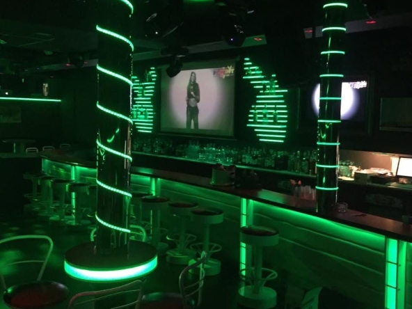 Дава се под наем Заведение в Смолян, Стар център - 234 кв.м за 1250 € - Снимка #1