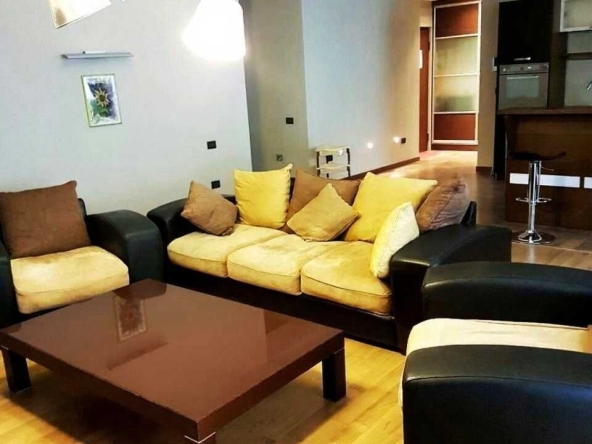 Дава се под наем Тристаен апартамент в Пловдив, Христо Смирненски - 120 кв.м за 398.82 € - Снимка #1