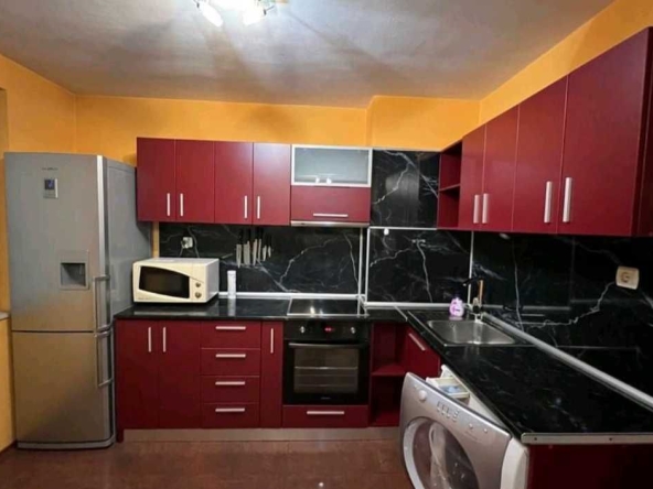 Дава се под наем Двустаен апартамент в Пловдив, Въстанически - 80 кв.м за 400 € - Снимка #1