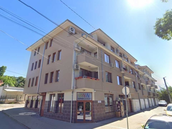 Тристаен апартамент в Казанлък - 109 кв.м за 1591 €/кв.м - Снимка #1