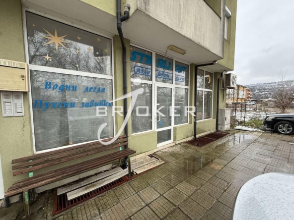 Дава се под наем Магазин в Кърджали, Възрожденци - 120 кв.м за 348.84 € - Снимка #1