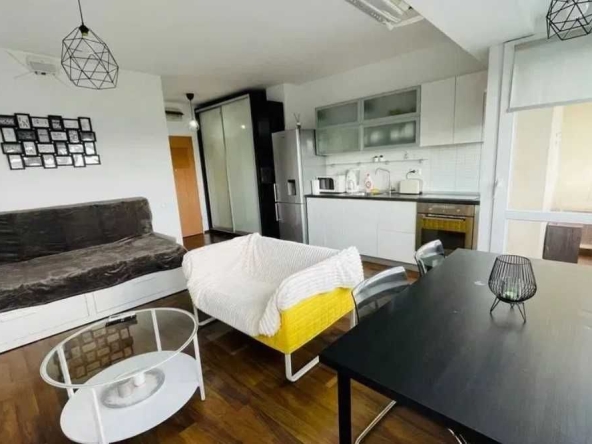 Дава се под наем Едностаен апартамент в Пловдив, Център - 27 кв.м за 132.6 € - Снимка #1