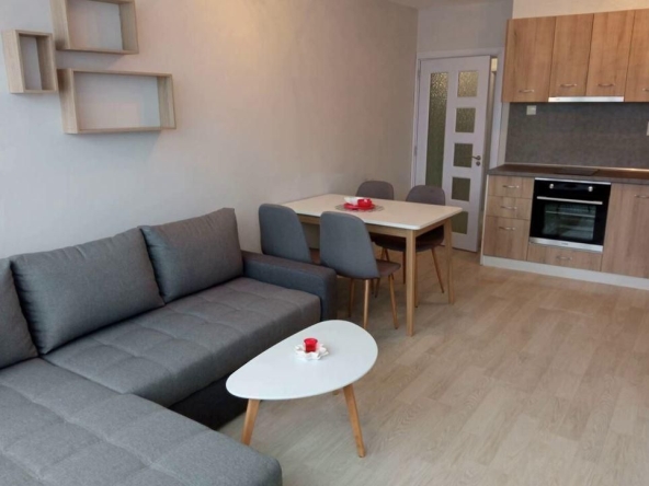 Дава се под наем Двустаен апартамент в Бургас, Център - 60 кв.м за 408 € - Снимка #1