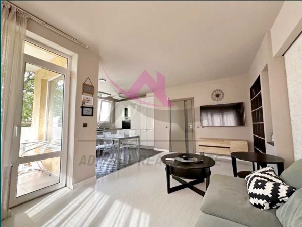 Дава се под наем Тристаен апартамент в Варна, Колхозен пазар - 86 кв.м за 665 € - Снимка #1