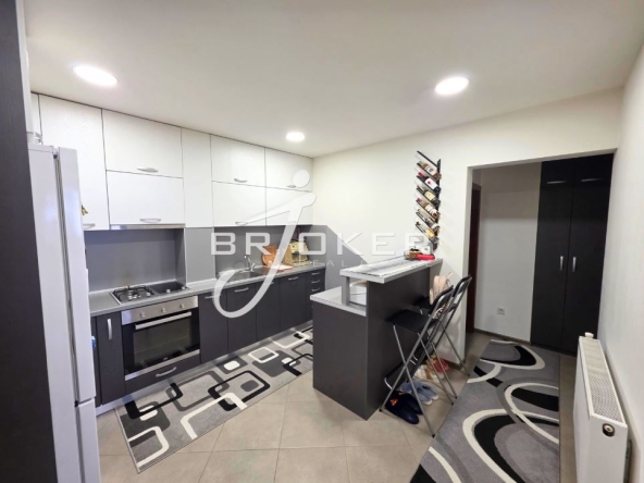 Тристаен апартамент в Кърджали, Възрожденци - 82 кв.м за 716 €/кв.м - Снимка #1