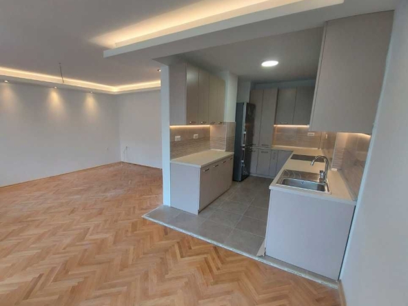 Дава се под наем Тристаен апартамент в Пловдив, Изгрев - 90 кв.м за 260.1 € - Снимка #1