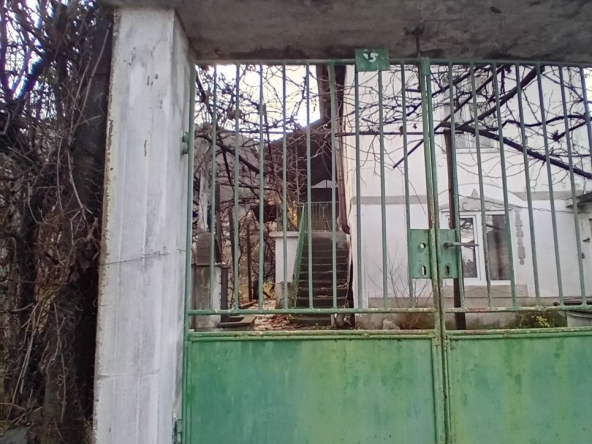 Къща в Петрич - 1700 кв.м за 39 €/кв.м - Снимка #1