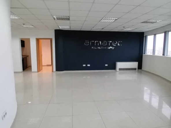 Дава се под наем Офис в София, Гоце Делчев - 115 кв.м за 1035 € - Снимка #1