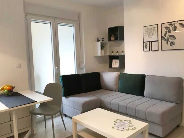 Дава се под наем Двустаен апартамент в Пловдив, Център - 60 кв.м за 275.4 € - Снимка #1