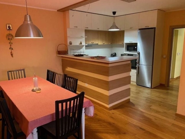 Дава се под наем Тристаен апартамент в София, Люлин 9 - 130 кв.м за 1175 € - Снимка #1