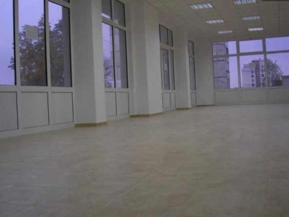 Дава се под наем Магазин в Велико Търново, Колю Фичето - 147 кв.м за 169570.41 € - Снимка #1