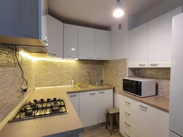 Дава се под наем Тристаен апартамент в Пловдив, Южен - 91 кв.м за 408 € - Снимка #1