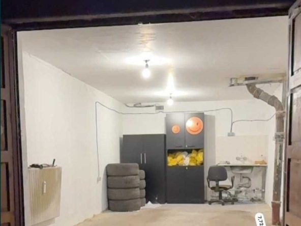 Дава се под наем Гараж / Паркомясто в София, Лозенец - 23 кв.м за 142.8 € - Снимка #1