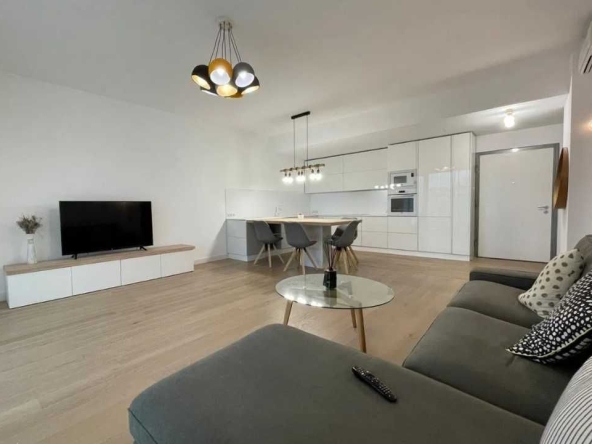 Дава се под наем Тристаен апартамент в Бургас, Братя Миладинови - 85 кв.м за 321.3 € - Снимка #1