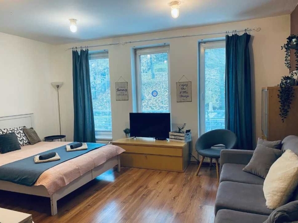 Дава се под наем Едностаен апартамент в Пловдив, Изгрев - 30 кв.м за 200 € - Снимка #1