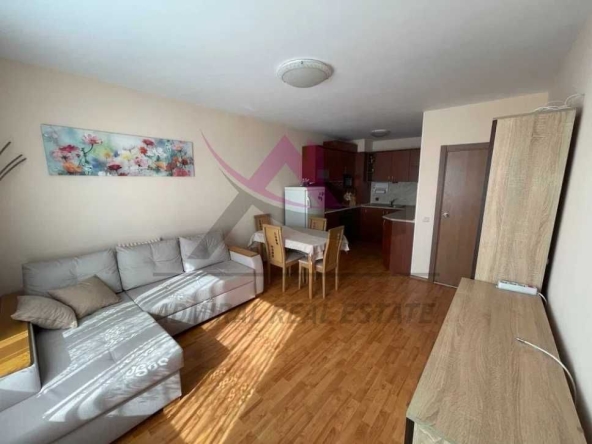 Дава се под наем Двустаен апартамент в к.к. Св.Св. Константин и Елена - 60 кв.м за 600 € - Снимка #1