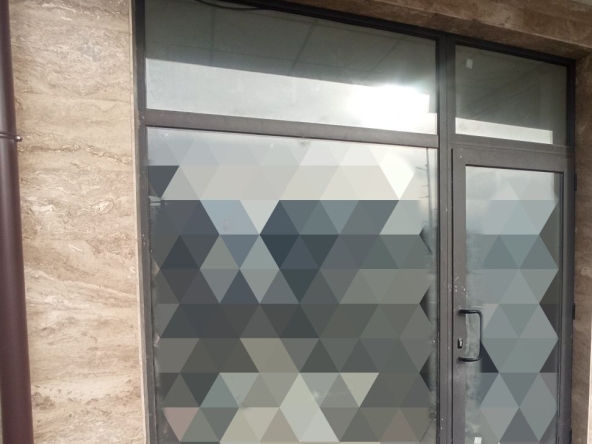 Магазин в Казанлък - 60 кв.м за 1573 €/кв.м - Снимка #1