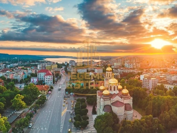 Двустаен апартамент в Варна, Център - 74 кв.м за 2973 €/кв.м - Снимка #1