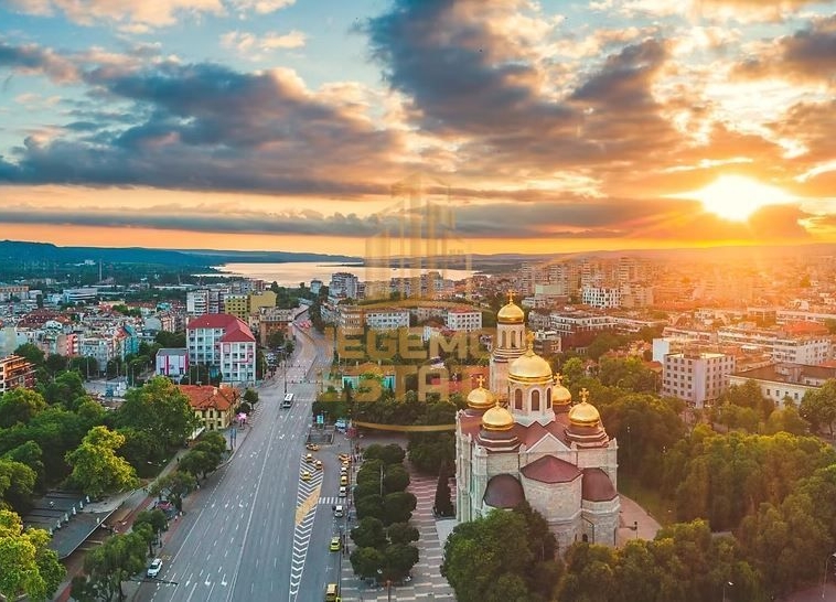 Двустаен апартамент в Варна, Център - 74 кв.м за 2973 €/кв.м - Снимка #1