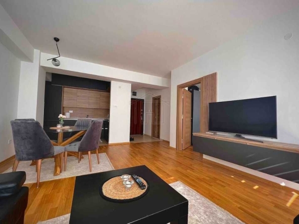 Дава се под наем Двустаен апартамент в Пловдив, Център - 56 кв.м за 290.7 € - Снимка #1