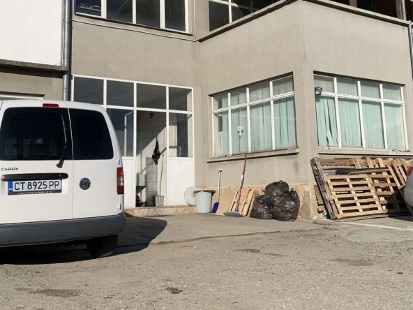 Дава се под наем Склад в Казанлък - 70 кв.м за 150 € - Снимка #1