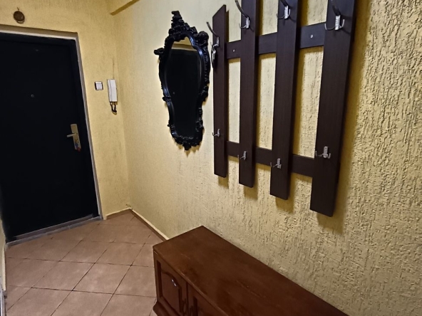 Дава се под наем Тристаен апартамент в Варна, ХЕИ - 80 кв.м за 797.64 € - Снимка #1