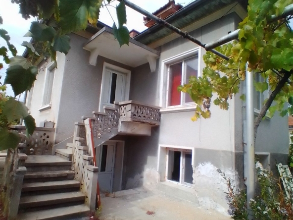 Къща в с. Каравелово, Област Пловдив - 534 кв.м за 53 €/кв.м - Снимка #1